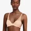 Soutien-gorge à Coque Plongeant CHANTELLE "Alto" C12L20 - Beige Doré 01N