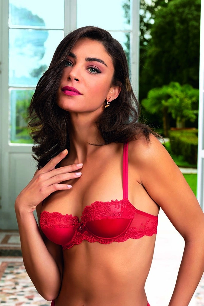 Soutien-gorge Corbeille LISE CHARMEL "Splendeur Soie" ACC3080 - Splendeur Rouge 2478 3 Soutien-gorge Corbeille LISE CHARMEL "Splendeur Soie" ACC3080 - Splendeur Rouge 2478 – Image 3